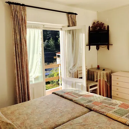 לינה וארוחת בוקר Porto Monte 3*