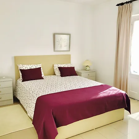 Porto Monte לינה וארוחת בוקר 3*